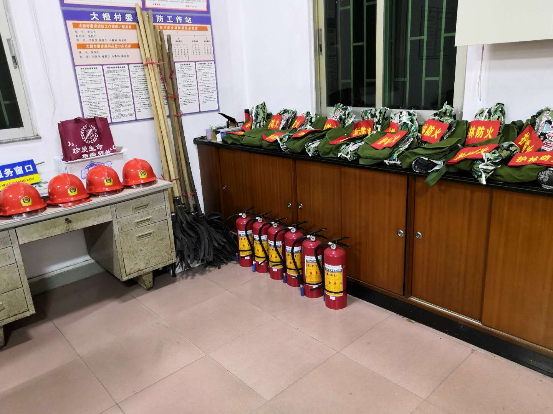 大擔(dān)村委會(huì)做好防火應(yīng)急物資設(shè)備采購.jpg