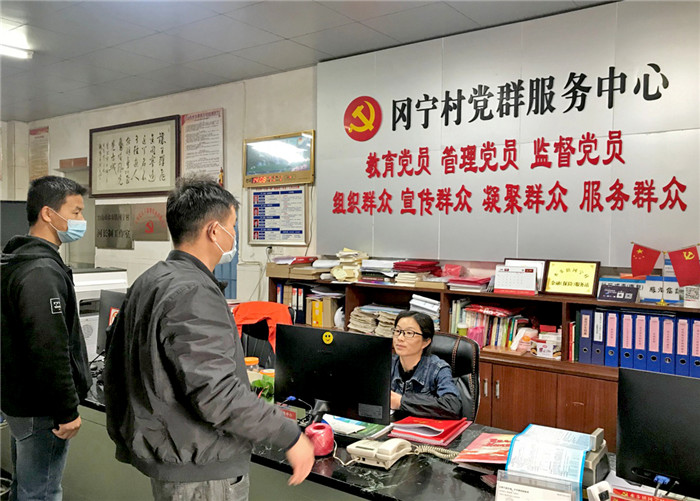 1_12 巡查照片：分別走訪了學校轄區(qū)所有村委會，聯系他們共同做好屬地學生的防溺水安全工作。 拷貝.jpg