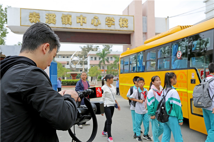 2_5_1 教育公平更彰顯 校車項目.jpg