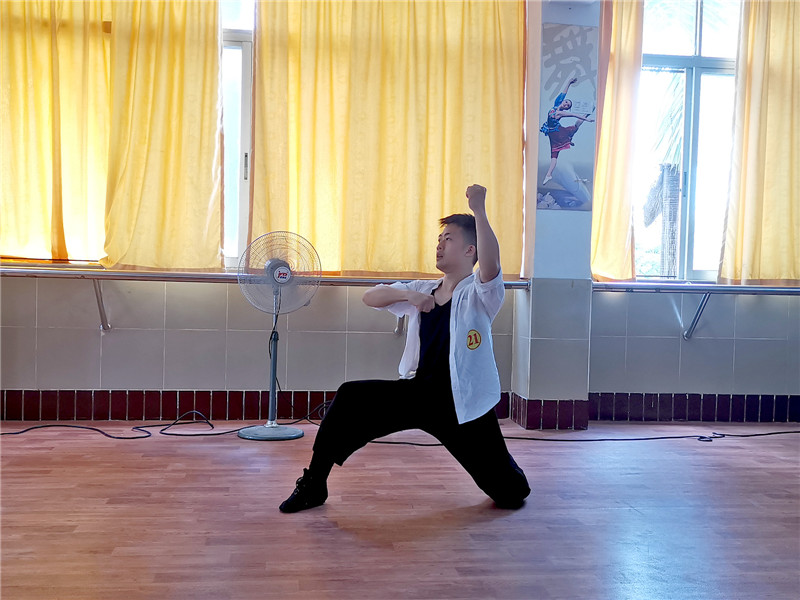 2.5舞蹈單項(xiàng) 更開(kāi)中學(xué)黃錦寧.jpg