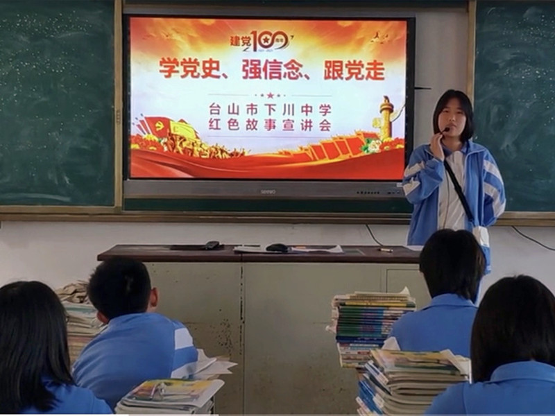 下川中學劉紫玲同學進行紅色故事宣講_副本_副本.jpg