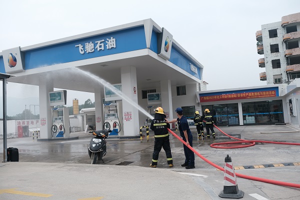 廣海鎮開展2021年化工行業(加油站)安全生產應急演練與培訓2.JPG