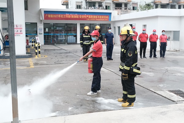 廣海鎮開展2021年化工行業(加油站)安全生產應急演練與培訓5.JPG