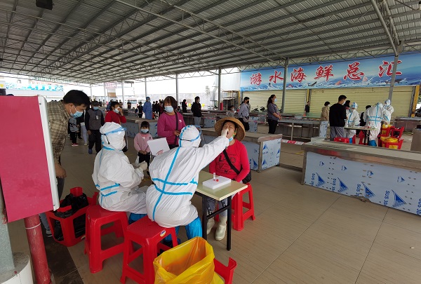 廣海鎮開展“暴露性”服務行業從業人員核酸檢測3.jpg