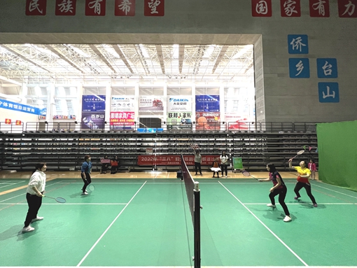 鳳凰社區、南塘社區開展羽毛球聯誼比賽.jpg