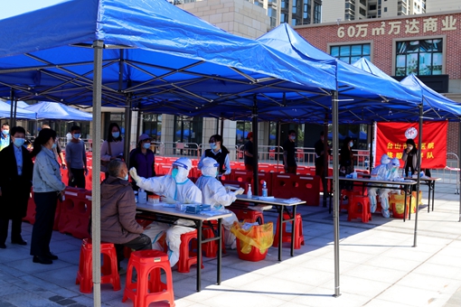 萬達廣場核酸檢測采樣點——核酸檢測有序開展_副本.jpg