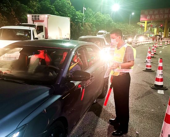 副本24:00 (次日0:00)新的一天開始了,新臺高速臺城出口健康服務點迎來了換班,臺城街道防疫工作又開始了新一天的守護。.jpg