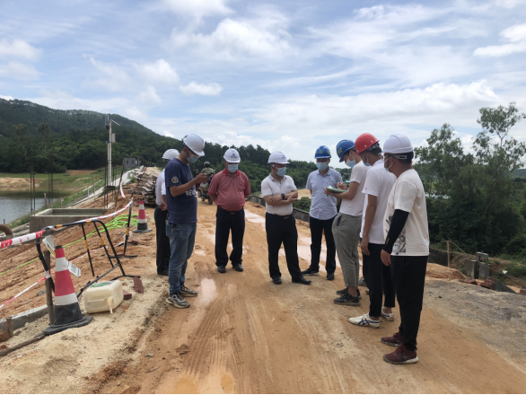 江門市水利局檢查組到我市開(kāi)展水利安全生產(chǎn)大檢查128.png
