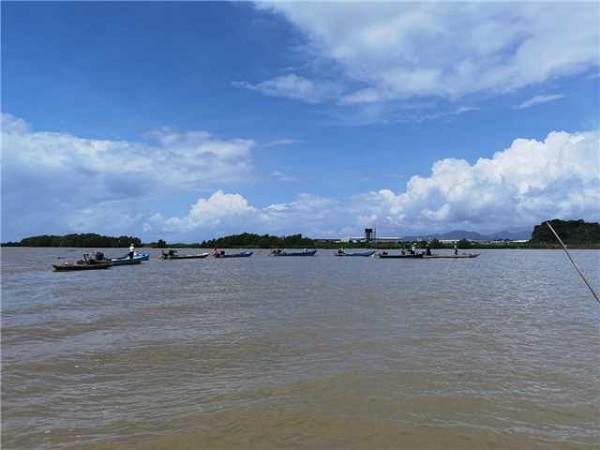 嚴厲打擊！廣海鎮查處涉漁“三無”船舶  守護平安“休漁期”1.jpg