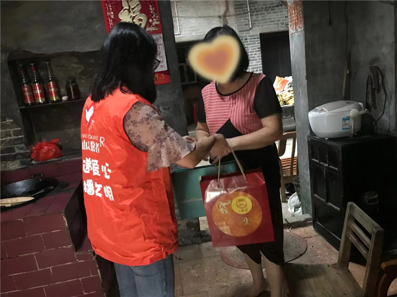 3走訪慰問困難婦女 (2)_副本.jpg