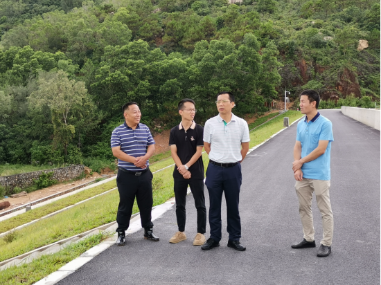 黃旭暉帶隊(duì)到海宴鎮(zhèn)檢查水利防汛工作461.png