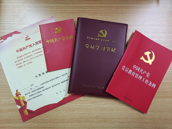 20220701廣海鎮(zhèn):集體宣誓鑄黨魂 錘煉黨性守初心——廣海鎮(zhèn)舉行2022年入黨宣誓儀式3.jpg