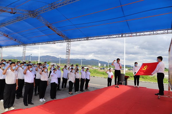 20220701廣海鎮(zhèn):集體宣誓鑄黨魂 錘煉黨性守初心——廣海鎮(zhèn)舉行2022年入黨宣誓儀式5.JPG