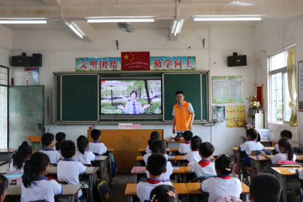 6.28 法律援助進校園 知法守法促成長196.png