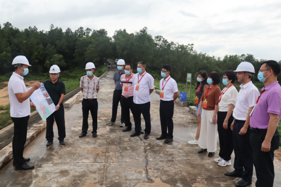 市委常委會(huì)實(shí)地視察水利民生實(shí)事項(xiàng)目建設(shè)和監(jiān)督管理情況211.png