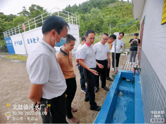 市水利局局長鄭卓世深入北陡鎮(zhèn)檢查指導(dǎo)鎮(zhèn)村生活污水處理設(shè)施運行管理工作135.png