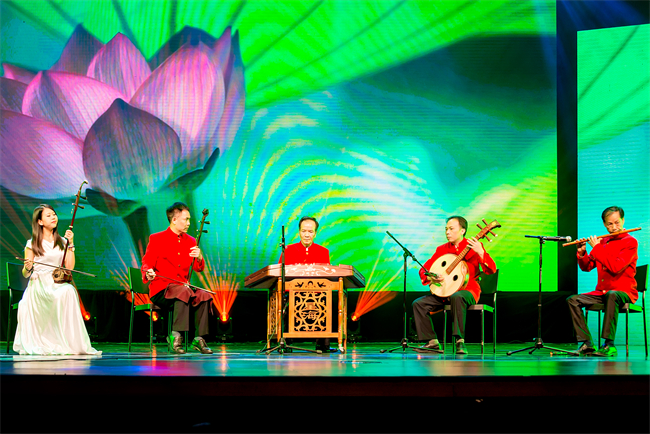 廣東音樂(lè)小組奏《鵝》獲邀登上了國(guó)家級(jí)文藝晚會(huì)的舞臺(tái).jpg