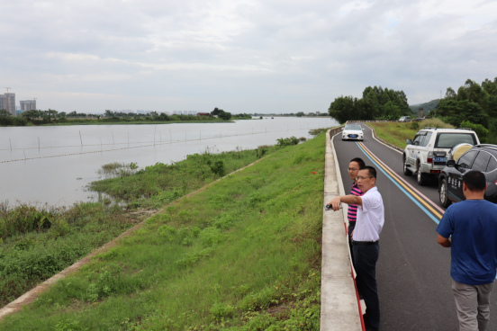 黃旭暉副市長(zhǎng)暗訪檢查潭江牛灣國(guó)考斷面水質(zhì)治理攻堅(jiān)工作211.png