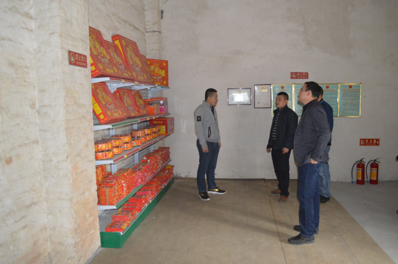 檢查煙花爆竹店.JPG