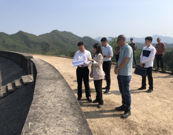 3.10 何光駿同志巡查督導(dǎo)深井水庫(kù)、桂南水防汛及河長(zhǎng)制工作時(shí)強(qiáng)調(diào)探索“河長(zhǎng)+林長(zhǎng)”機(jī)制  堅(jiān)持“防、調(diào)”兩手抓  強(qiáng)化河庫(kù)巡查監(jiān)管224.png