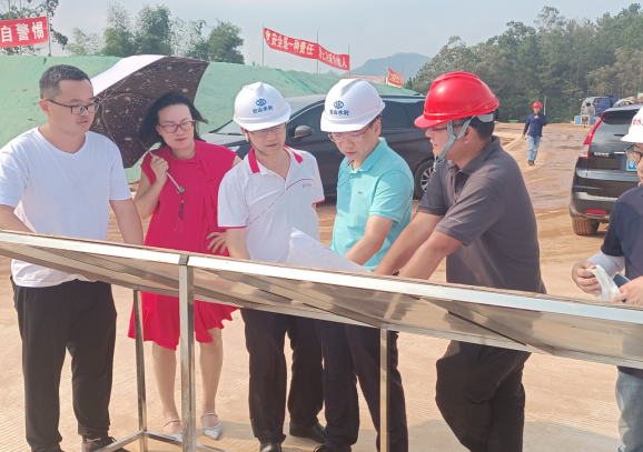 黃旭暉副市長到南部水廠及廣海灣灣區(qū)聯(lián)合供水工程督導(dǎo)檢查水利重大事故隱患專項(xiàng)排查和防暴雨工作501.png