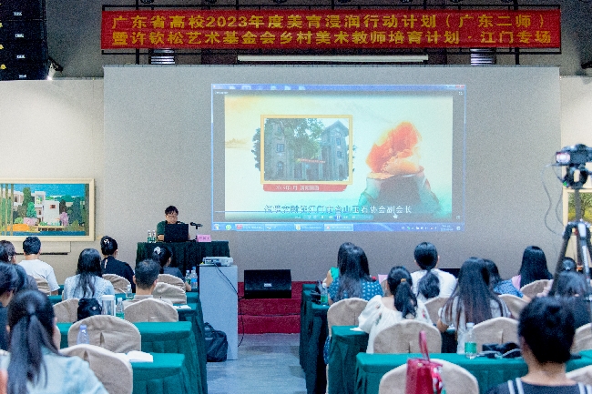 臺(tái)山玉石雕刻技藝江門市級(jí)傳承人伍健文在授課 (1).jpg