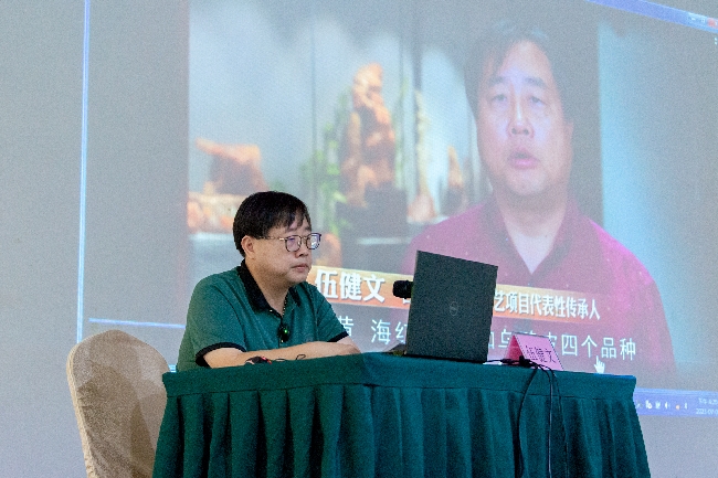 臺山玉石雕刻技藝江門市級傳承人伍健文在授課 (2).jpg