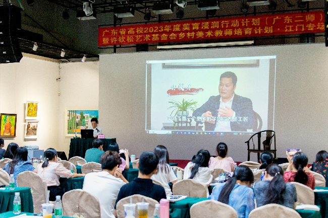 大江傳統家具江門市級傳承人謝俊有在授課 (1).jpg