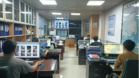 在風雨中堅守 在崗位上擔當286.png