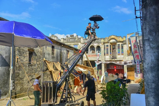 ▲王晶監(jiān)制的電影《怒火十二小時(shí)》在臺(tái)城開(kāi)拍(關(guān)晉維 攝).jpg