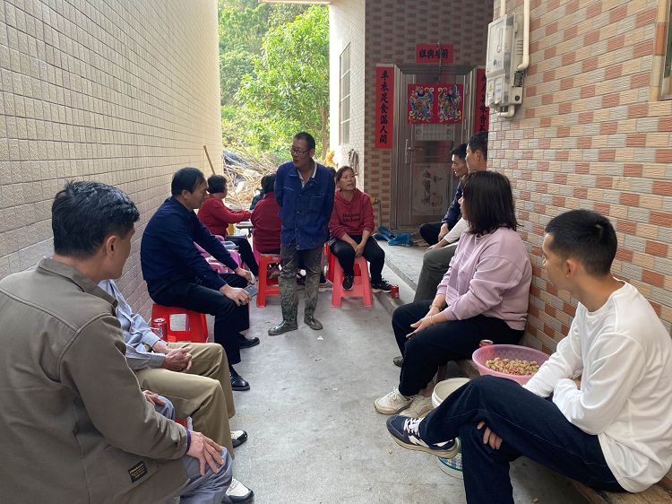 北陡鎮村黨員干部入戶開展節水抗旱宣講。.png