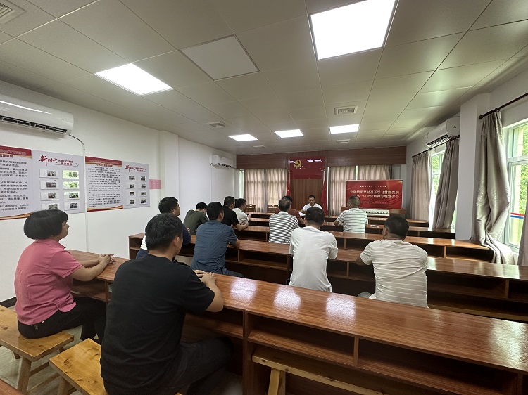 北陡鎮(zhèn)那琴村召開學(xué)習(xí)貫徹黨的二十屆三中全會(huì)精神專題宣講會(huì)，鎮(zhèn)黨委宣講團(tuán)成員、鎮(zhèn)黨委委員蘇東照作宣講報(bào)告。  (1).jpg