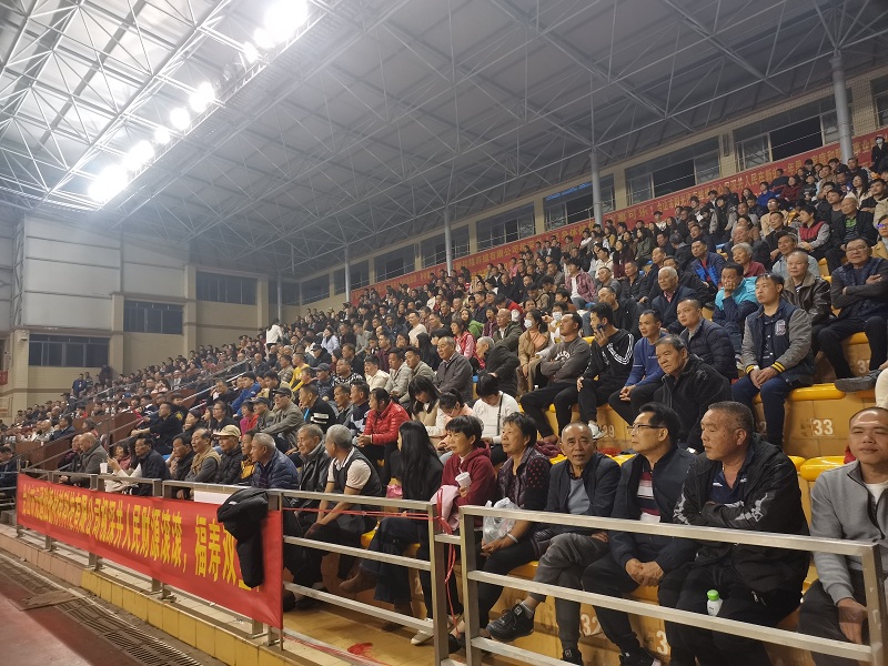 看臺群眾.jpg
