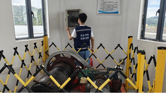 臺山市水利局筑牢防臺風安全屏障  多舉措應對“塔巴”簡短版本553.png