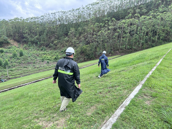 臺山市水利局筑牢防臺風安全屏障  多舉措應對“塔巴”簡短版本556.png