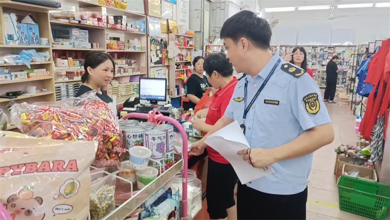 市監所到農貿市場、餐飲單位、超市等經營主體開展“五停”告知工作 (2).jpg